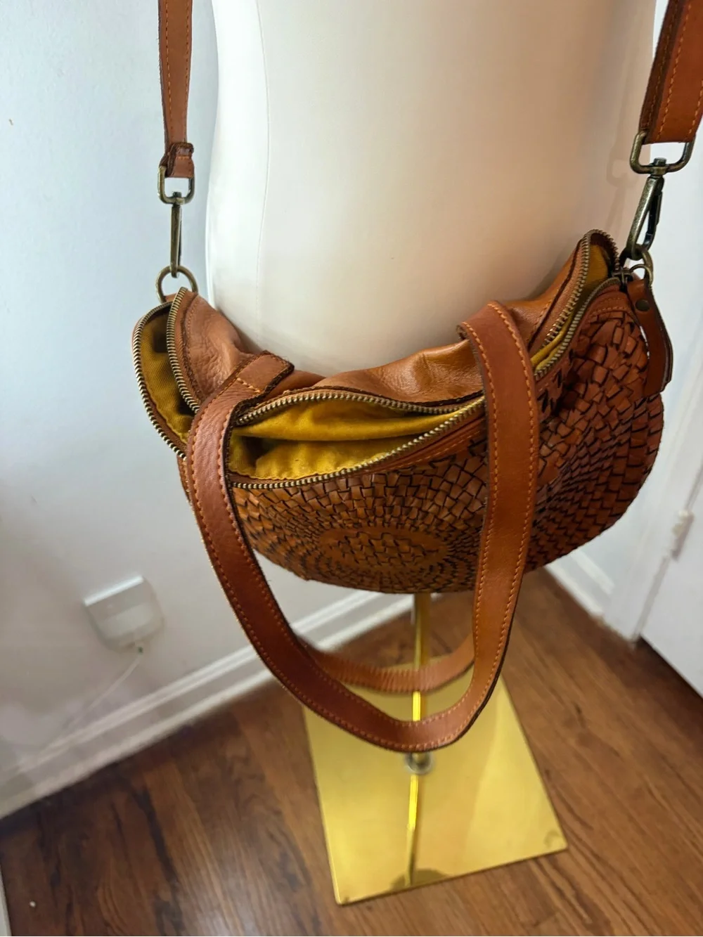 Sundance Woven Round Tote Leather with shoulder Handles Crossbody Cognac Brown